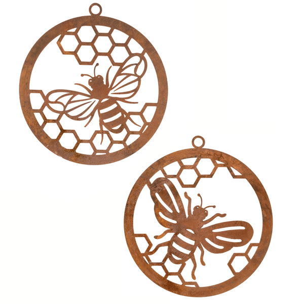 Beautiful hanging Bee with honey comb design. 2 designs available with a rust finish.  Dimensions: 28cm x 0.15cm