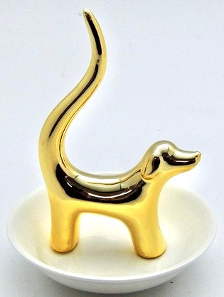 Ring holder - cream dish with gold coloured dog with elongated tail for ring placement. Total height 10cm.