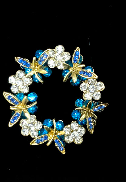 Beautiful Brooch with butterflies with blue wings, on a circle wreath. Dimensions 5cm