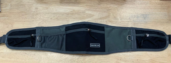 Dog Training Bag. Comes with 3 zip pockets (1 - 16cm x 9 cm, and 2 11.cm x 5cm) two D ring  are attached to front and one open pocket for poo bags. Also and adjustable Clip belt.